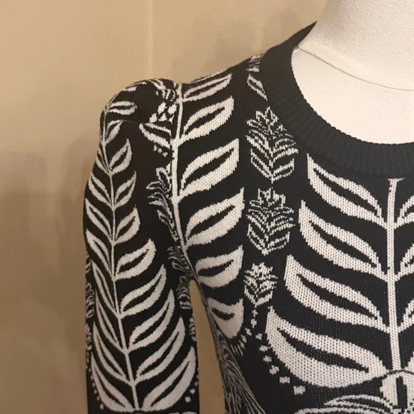 NWOT Farm Rio BLACK AINIKA TROPICAL SPLENDOR PUFF SHOULDER PO SWEATER Size XS - Picture 3 of 13